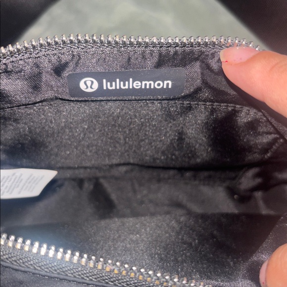 Lululemon Crossbody Bag 2L - Picture 4 of 8